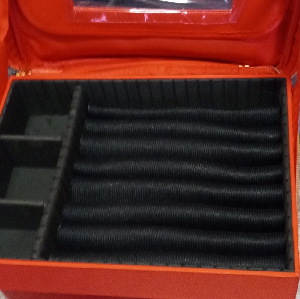 Red Carry Case - Picture 10 of 12